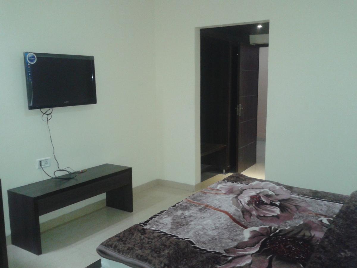 Hotel Milan Palace Amritsar Habitación foto